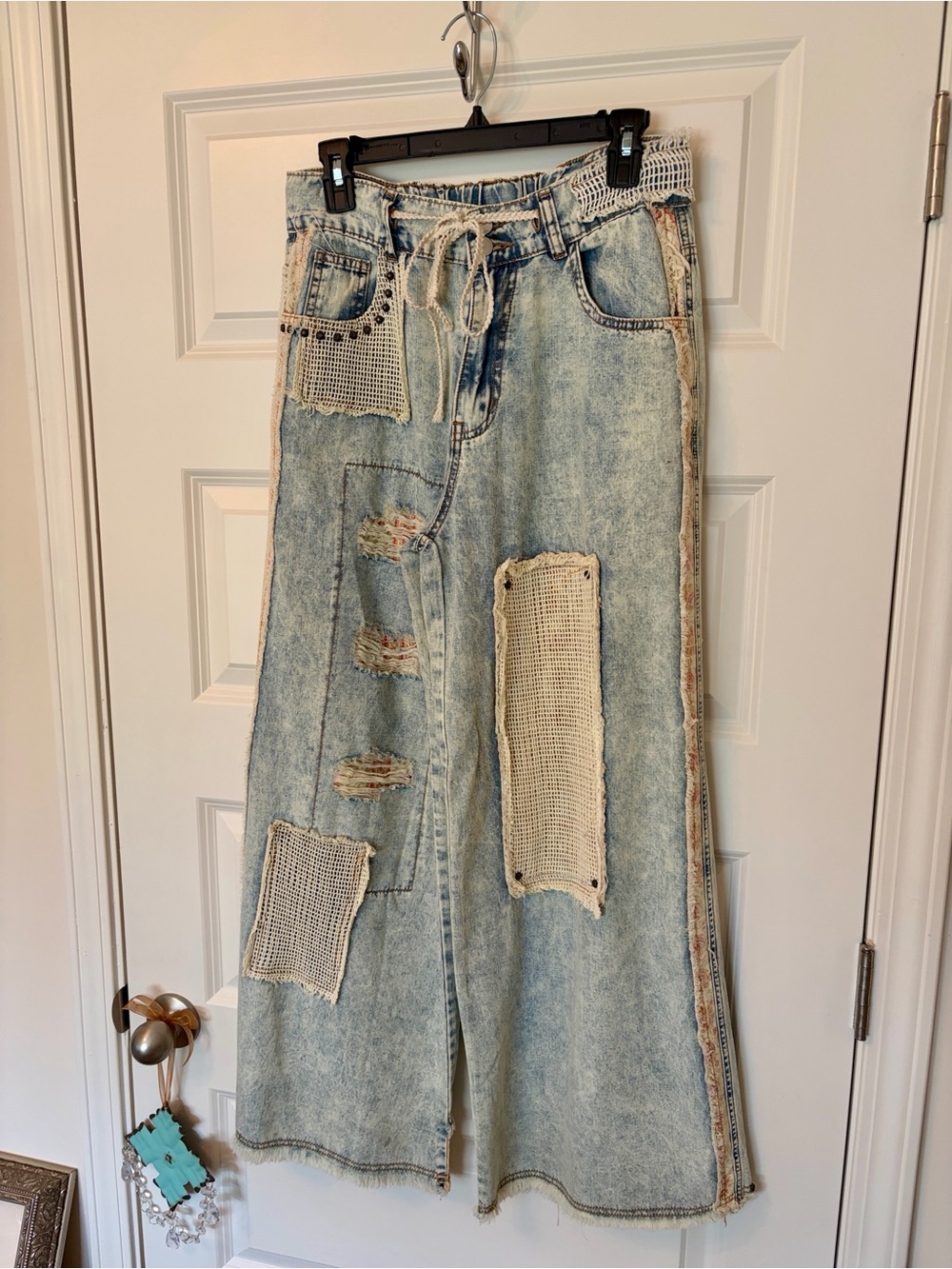 NWT POL Light Wash Patchwork Wide-Leg Jeans - Picture 2 of 10